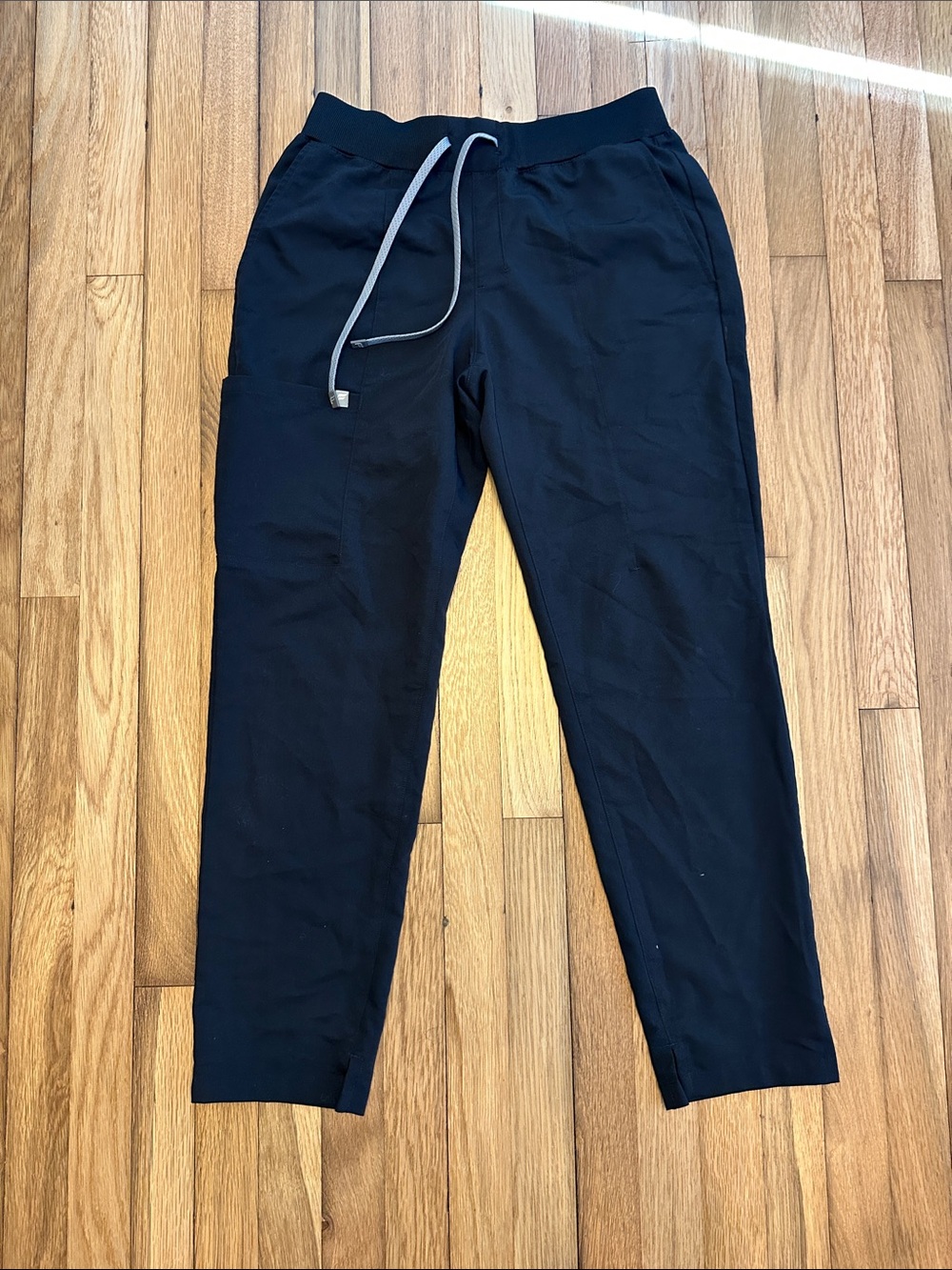 Fabletics Black Straight-Leg Scrub Pants Short 28” inseam